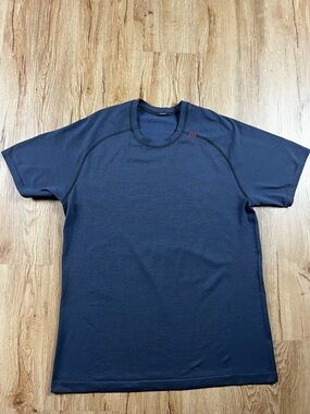 Lululemon Men’s Navy Seamless Training Shirt L Athletic Performance Tee